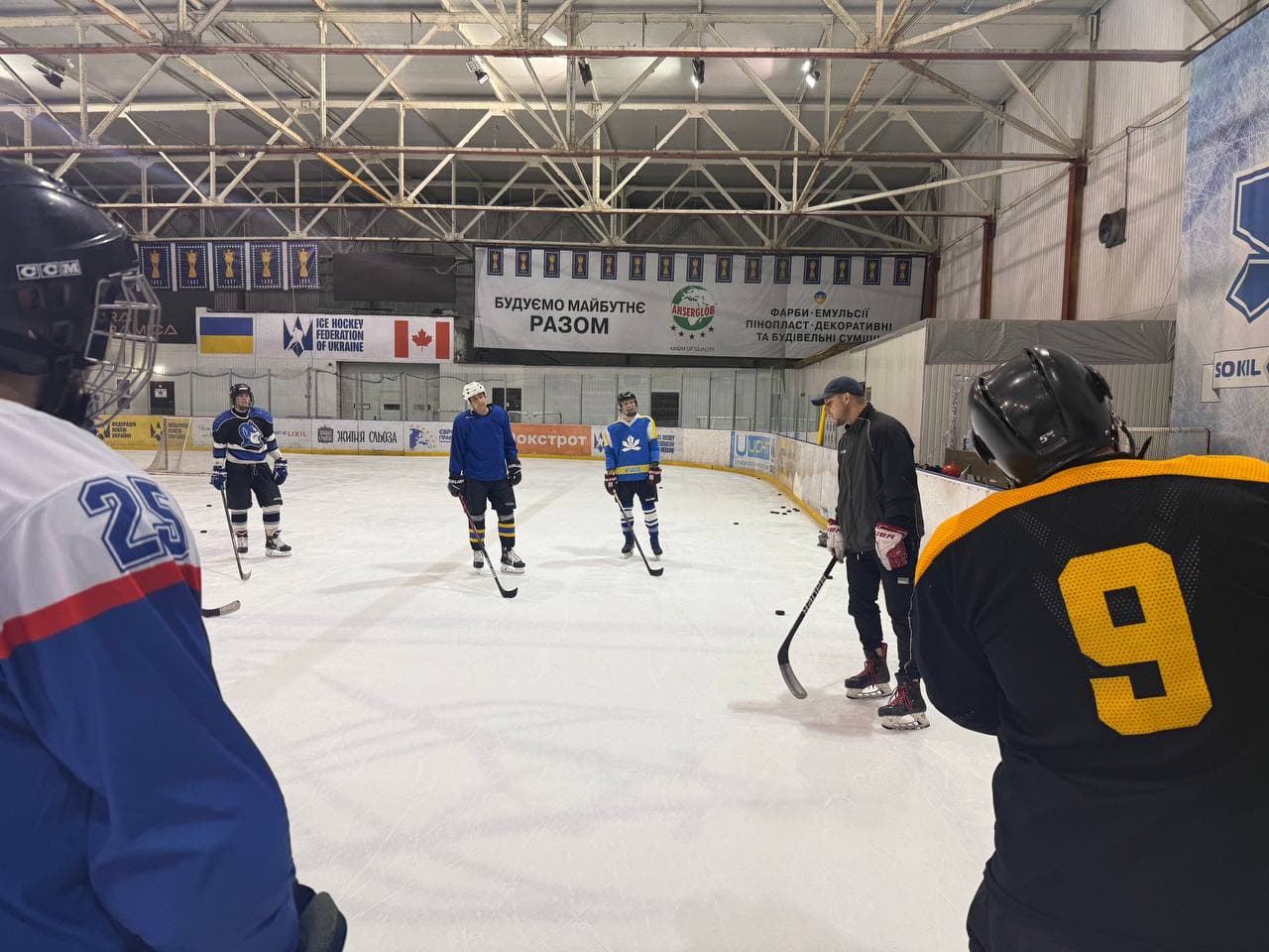 льодова арена хокейні тренування дорослі Київ