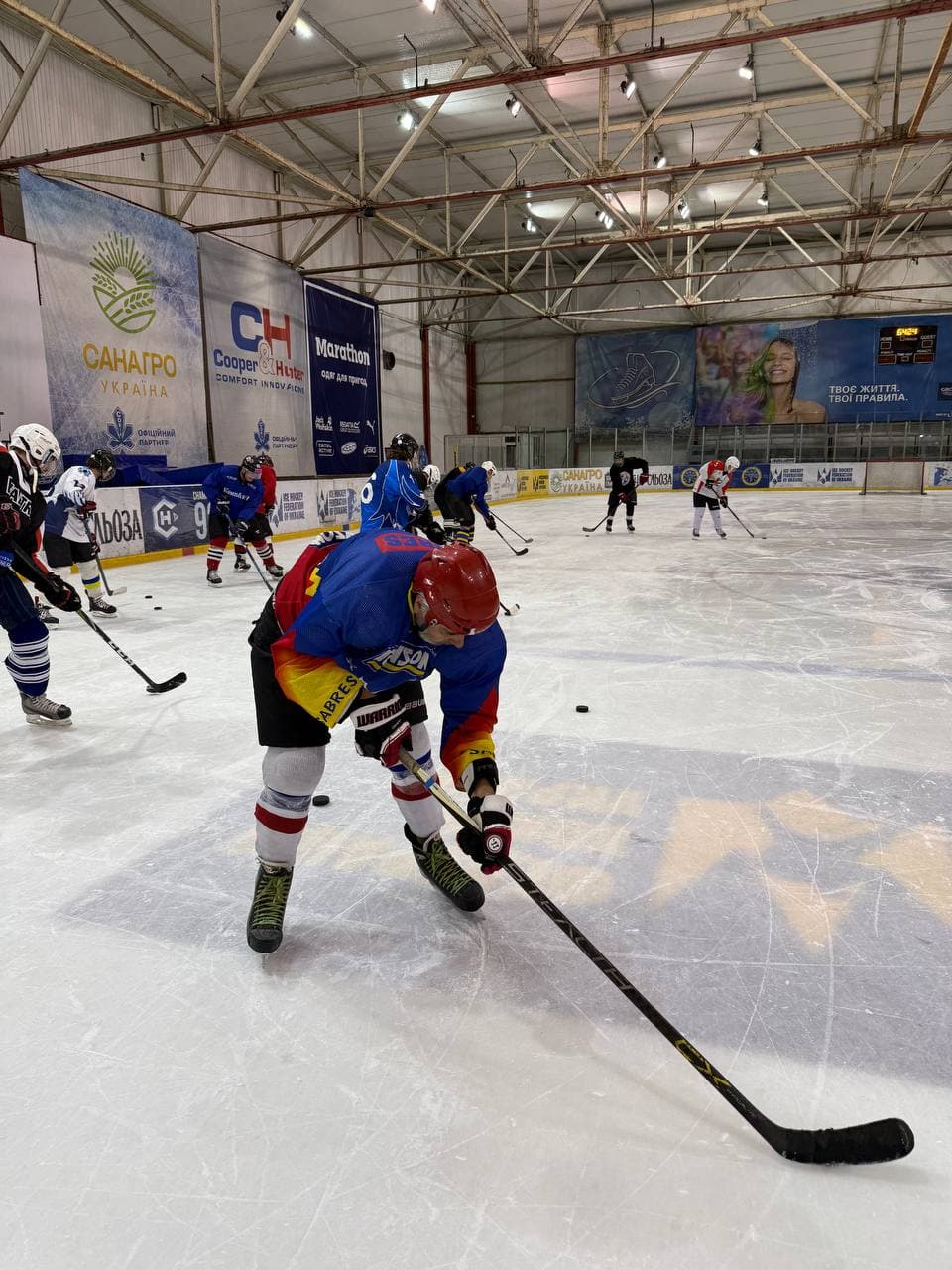 льодова арена хокейні тренування дорослі Київ